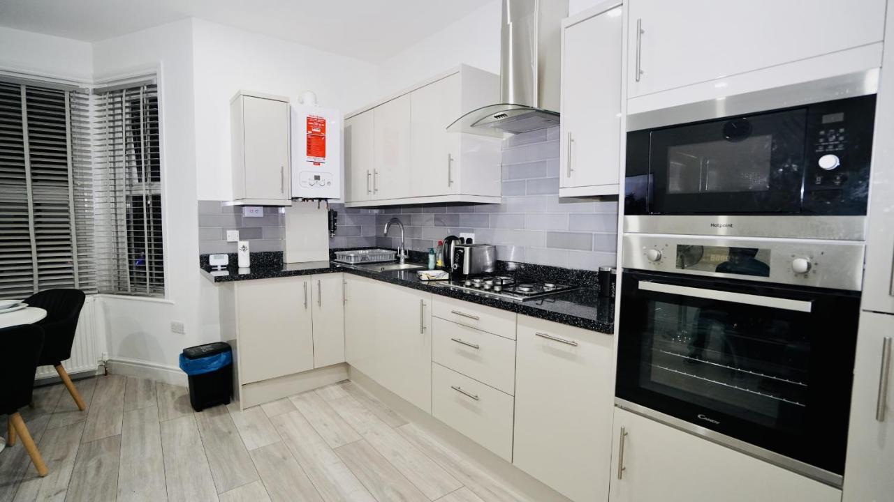 E2M Stays Lovely Apt Close To Ilford Station With Free Parking מראה חיצוני תמונה