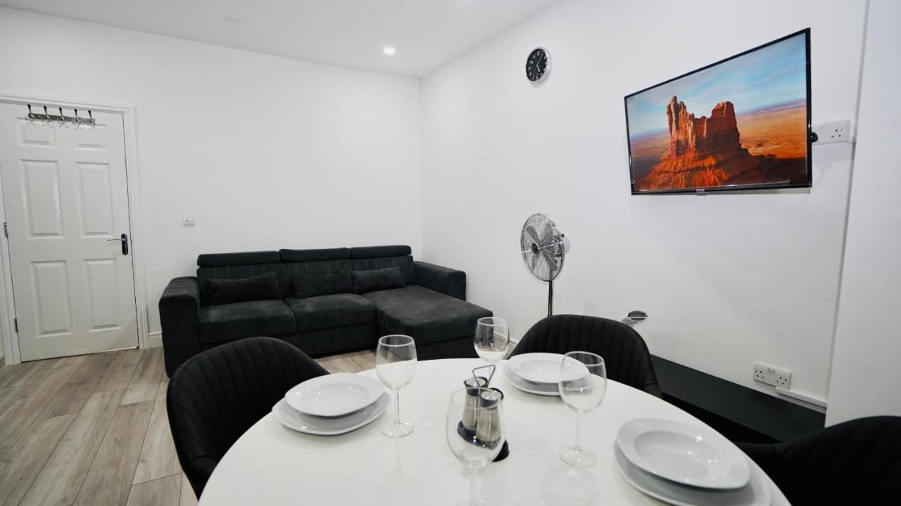 E2M Stays Lovely Apt Close To Ilford Station With Free Parking מראה חיצוני תמונה