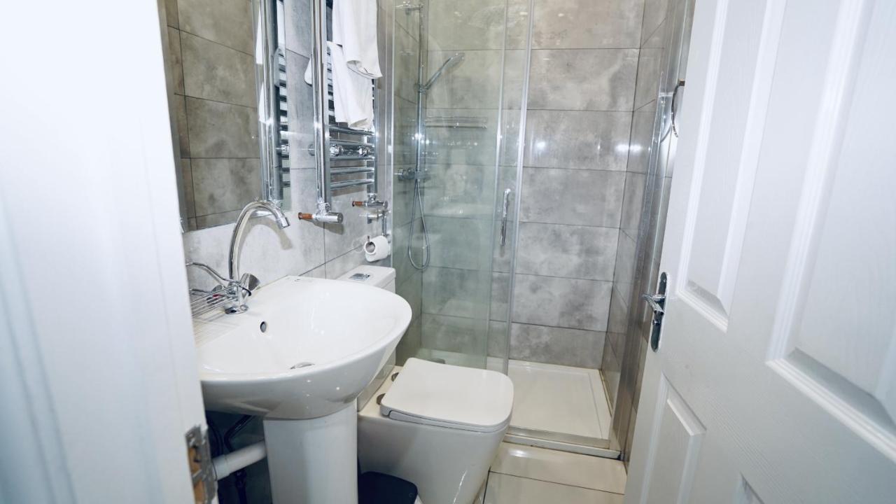 E2M Stays Lovely Apt Close To Ilford Station With Free Parking מראה חיצוני תמונה