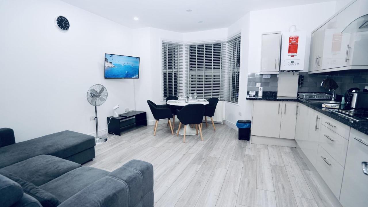 E2M Stays Lovely Apt Close To Ilford Station With Free Parking מראה חיצוני תמונה